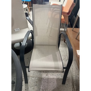 mesa de jardín y 2 sillas