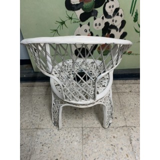 silla de jardín de mimbre blanca