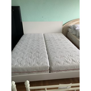 cama de madera blanco 160x200cm con 2 colchones de 90x200cm