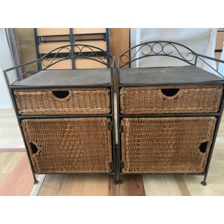 mesitas de noche de metal y ratan