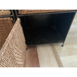 mesitas de noche de metal y ratan