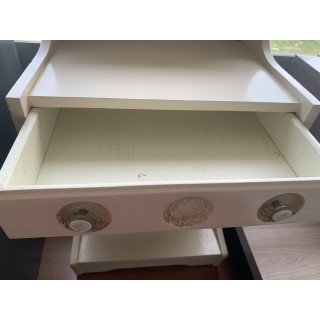 mesita de noche crema