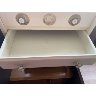 mesita de noche crema